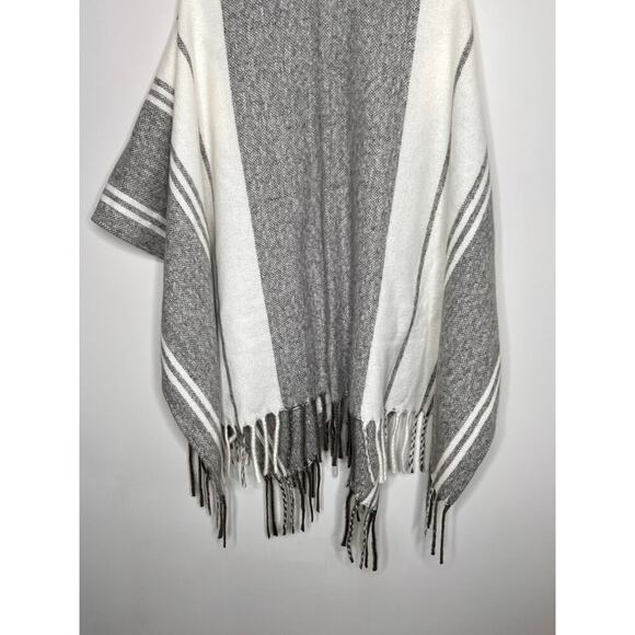 Soft Surroundings One Size Grey & White Striped Fringe Kimono - Picture 9 of 9